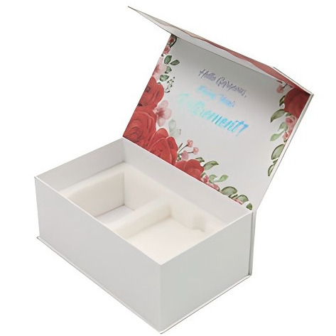 Luxury whiskey gift box with magnetic closure